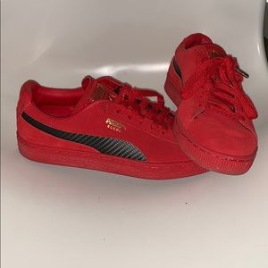 Rare Ferrari Puma Suede Carbon Fiber
